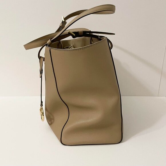 Michael Kors Walsh Purse Flaws - Picture 7 of 16